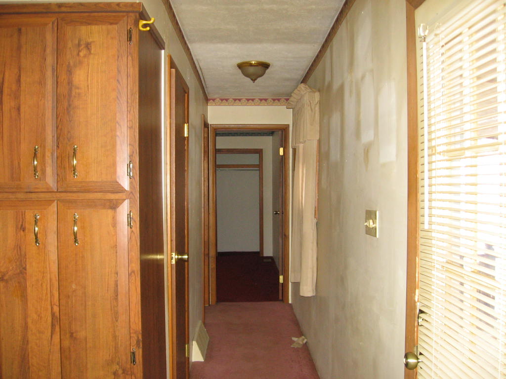 29_Hallway towards Master BR.JPG